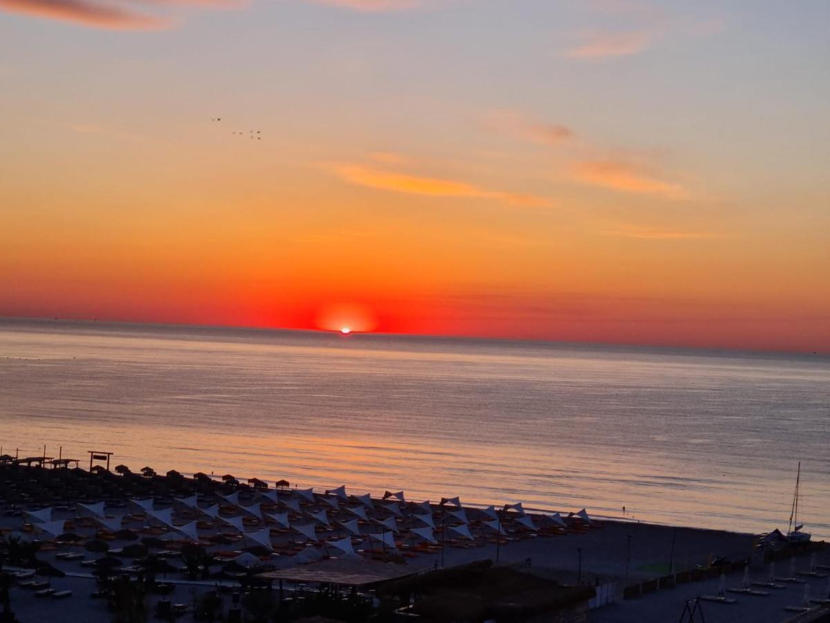 Bluemarina Apartamente Mamaia Exteriör bild
